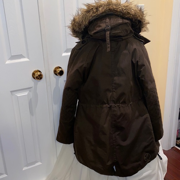 LIKE NEW ARITZIA COMMUNITY PARKA - Picture 2 of 13
